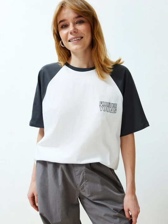 Foto van product Trendyol Shirt donkergrijs / wit