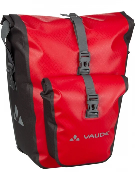 Foto van product VAUDE Sporttas 'Aqua Back Plus Single' grijs / rood / kersrood / zwart