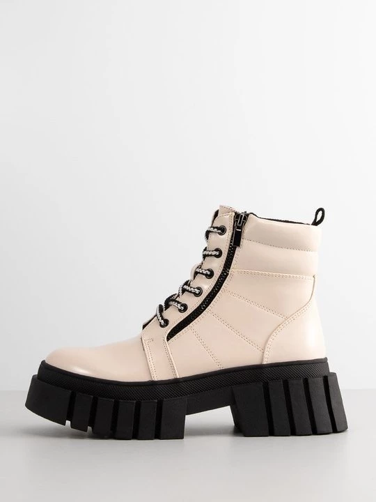Foto van product Veterboots Steve Madden crème