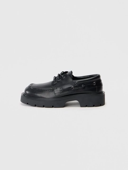 Foto van product Veterschoenen Sandro zwart