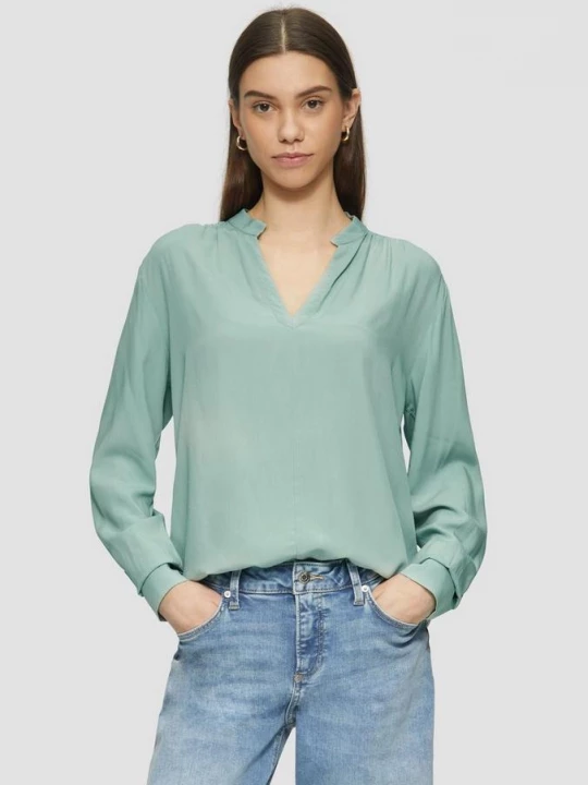 Foto van product Viscose blouse met gesmokt detail op de schouder QS groen