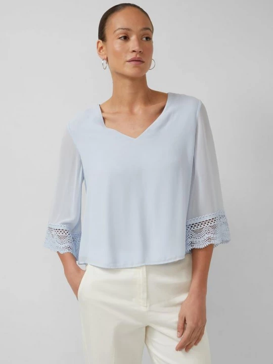 Foto van product Vloeiende chiffon blouse met kanten details s.Oliver blauw
