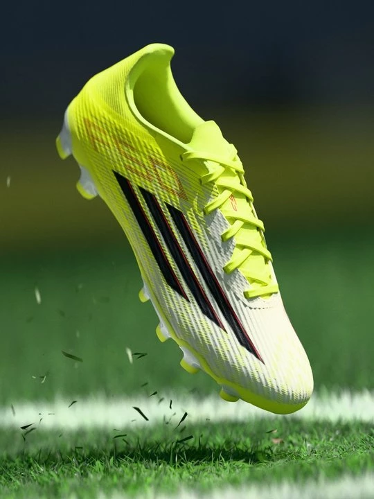 Foto van product Voetbalschoenen voor harde ondergrond Adidas geel