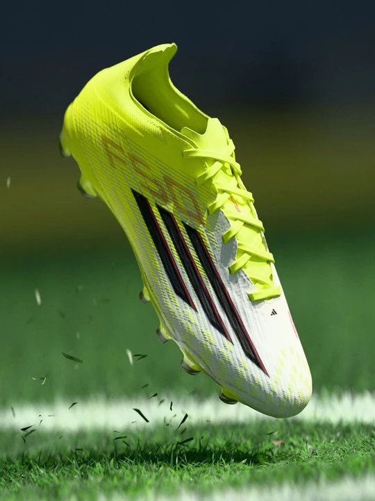 Foto van product Voetbalschoenen voor harde ondergrond Adidas geel