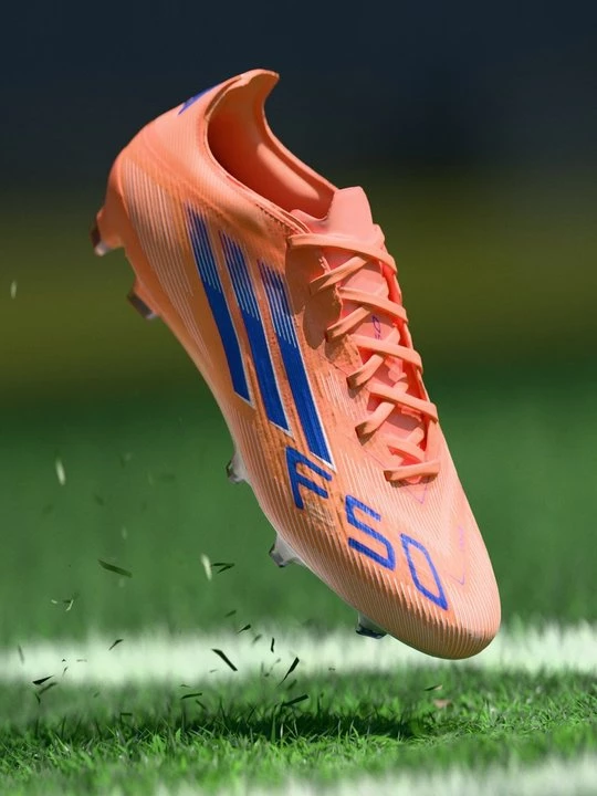 Foto van product Voetbalschoenen voor harde ondergrond Adidas oranje
