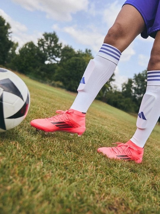 Foto van product Voetbalschoenen voor harde ondergrond Adidas rood