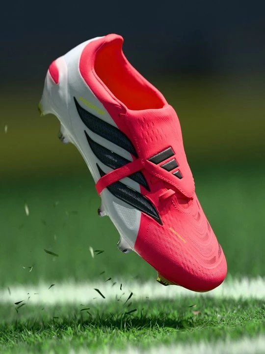 Foto van product Voetbalschoenen voor harde ondergrond Adidas rood