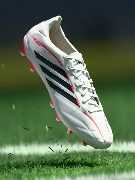 Foto van product Voetbalschoenen voor harde ondergrond Adidas wit