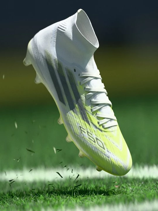 Foto van product Voetbalschoenen voor harde ondergrond Adidas wit