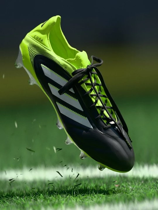 Foto van product Voetbalschoenen voor harde ondergrond Adidas zwart