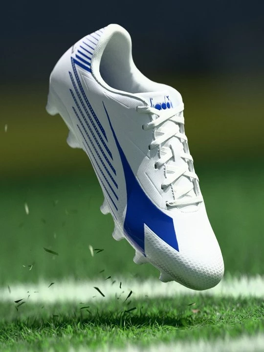 Foto van product Voetbalschoenen voor harde ondergrond Diadora wit