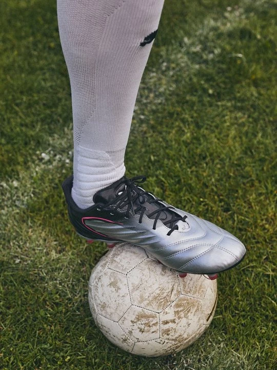 Foto van product Voetbalschoenen voor harde ondergrond Puma zilverkleurig