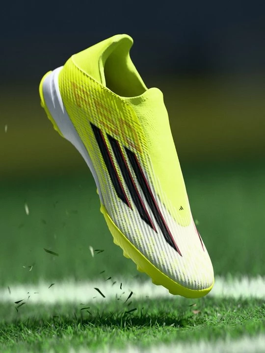 Foto van product Voetbalschoenen voor kunstgras Adidas geel