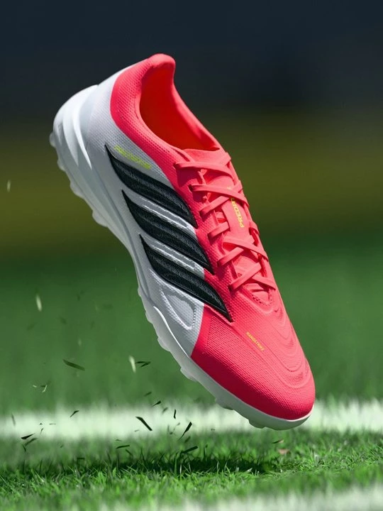 Foto van product Voetbalschoenen voor kunstgras Adidas rood