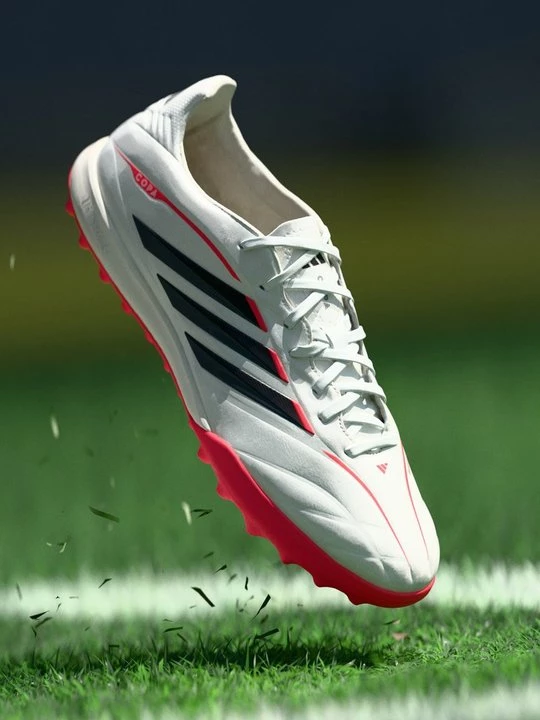 Foto van product Voetbalschoenen voor kunstgras Adidas wit