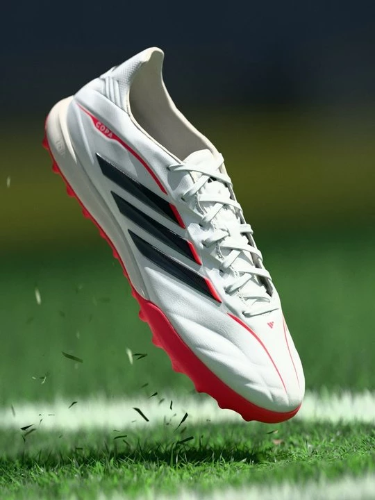 Foto van product Voetbalschoenen voor kunstgras Adidas wit