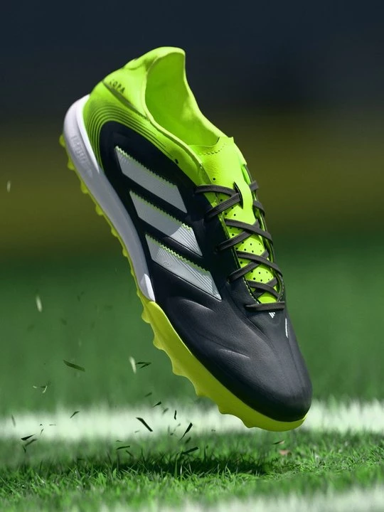 Foto van product Voetbalschoenen voor kunstgras Adidas zwart