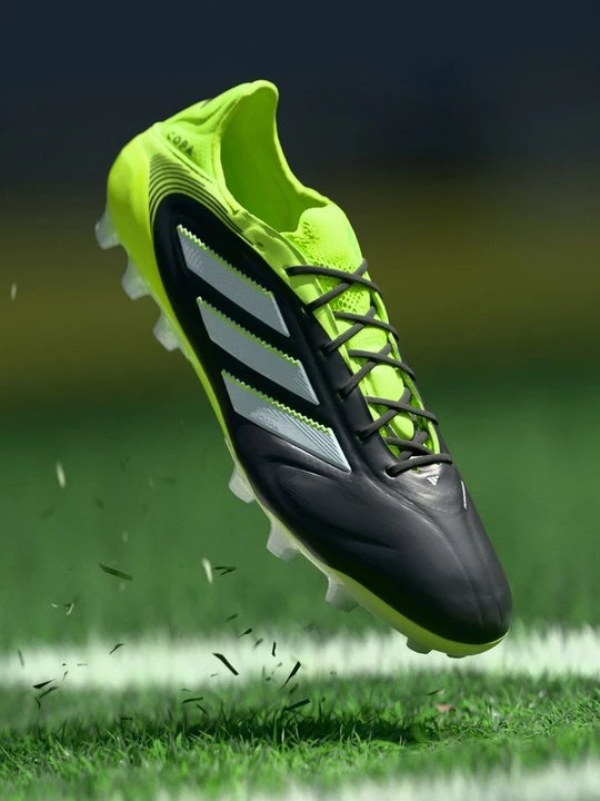 Foto van product Voetbalschoenen voor kunstgras Adidas zwart