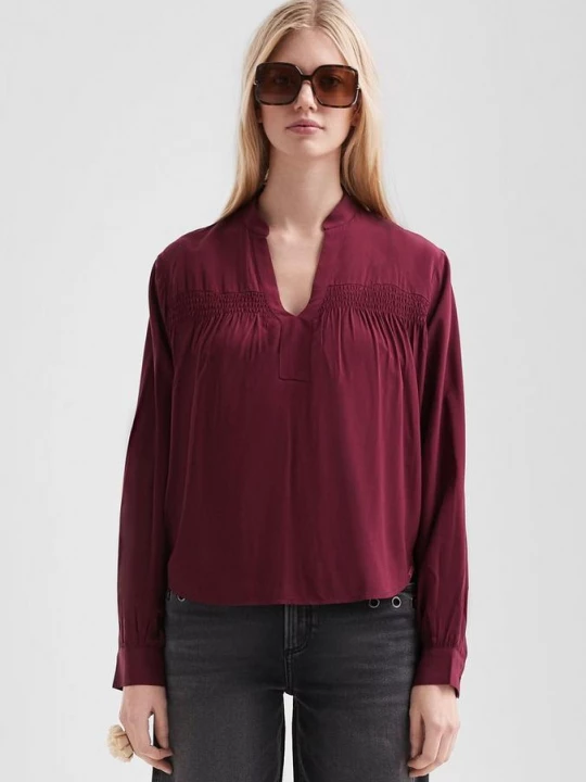 Foto van product Vrouwelijke blouse van viscose met smokdetail QS rood