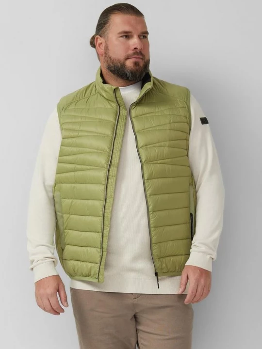 Foto van product Warm gewatteerd vest met opstaande kraag en contrasterende details s.Oliver olijfgroen