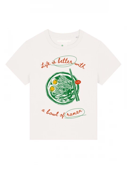 Foto van product Watapparel Shirt 'Life is better with ramen' grasgroen / rood / offwhite