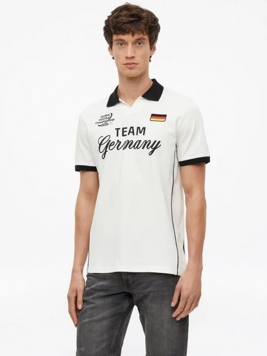 Foto van product Wereldkampioenschap voetbal poloshirt s.Oliver crème