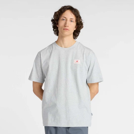 Foto van product Woven Label T-Shirt New Balance grijs