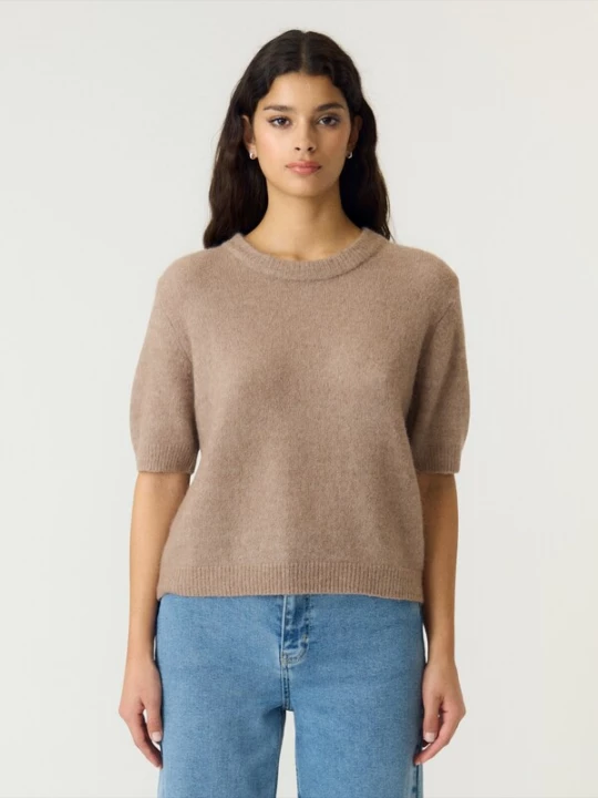 Foto van product YAS Trui 'YASJohi' taupe