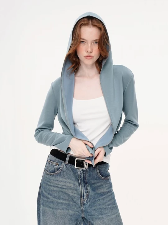 Foto van product yoligex Tussenjas 'Modal Air Layer Hooded Sporty Jacket - Light Blue' lichtblauw