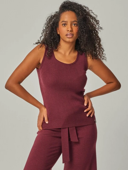 Foto van product YOU LOOK PERFECT Gebreide top 'TOP BLOSSOM - Geripptes Merino Top mit Rundhals' bordeaux