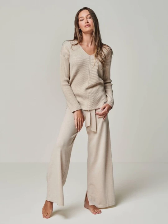 Foto van product YOU LOOK PERFECT Huispak 'LOUNGEWEAR SET - Pullover Blossom & Pants Bailey' beige