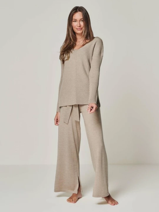 Foto van product YOU LOOK PERFECT Huispak 'LOUNGEWEAR SET - Pullover Blossom & Pants Bailey' taupe