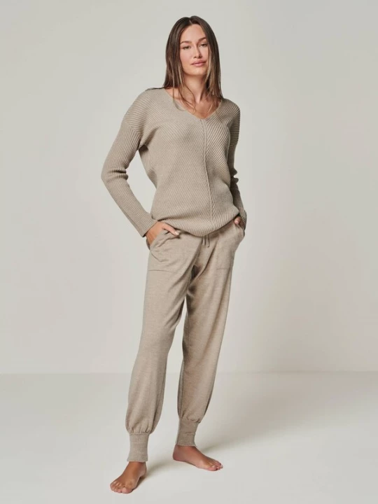 Foto van product YOU LOOK PERFECT Huispak 'LOUNGEWEAR SET - Pullover Blossom & Pants Bella' taupe