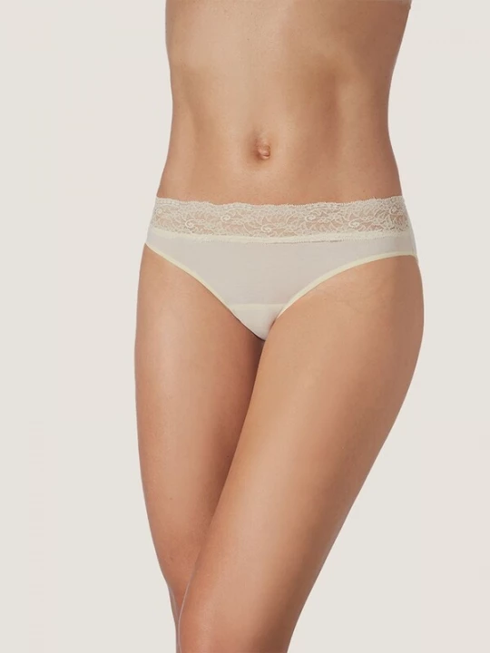 Foto van product zd ZERO DEFECTS Broekje 'Diana lace mid waist Soy fiber' natuurwit