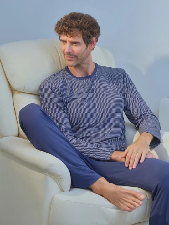 Foto van product zd ZERO DEFECTS Pyjama lang 'Modal Gentle winter pyjama set' blauw