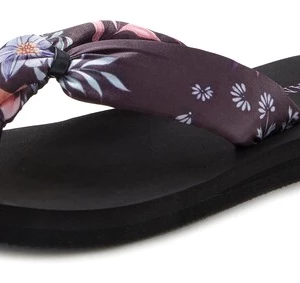 Foto van product LASCANA Teenslipper lichtblauw / donkerlila / rosa
