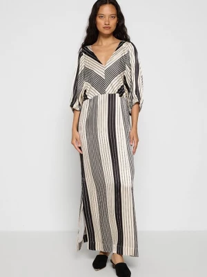 Foto van product Maxi-jurk Soaked in Luxury zandkleur