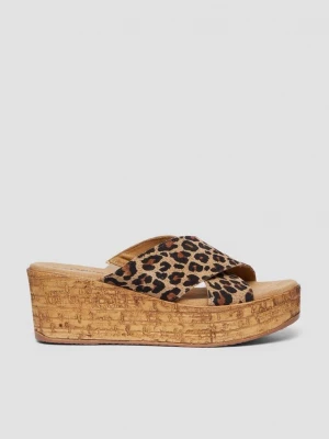 Foto van product Modieuze leren slippers met sleehak s.Oliver bruin