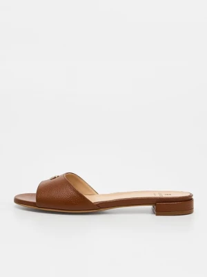 Foto van product Muiltjes Aigner cognac
