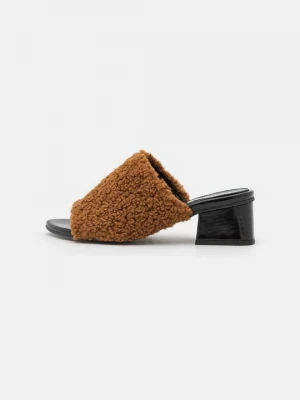 Foto van product Muiltjes met hak Reike Nen bruin