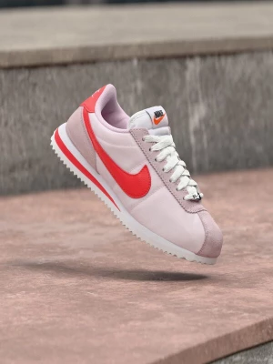 Foto van product Nike Sportswear Sneakers laag 'CORTEZ' donkeroranje / rosé / pastelroze