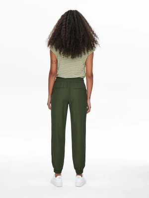 Foto van product ONLY Broek 'Kelda-emery' donkergroen