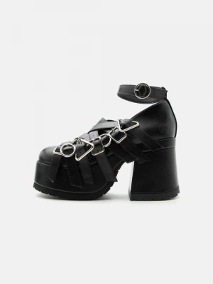 Foto van product Plateaupumps Koi Footwear zwart