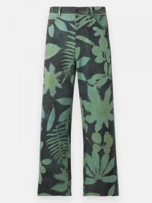 Foto van product Relaxed fit jeans Feng Chen Wang groen