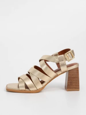 Foto van product Sandalen met hoge hak Vanessa Wu goudkleurig