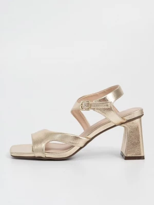 Foto van product Sandalen met hoge hak Vanessa Wu goudkleurig