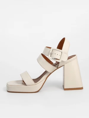 Foto van product Sandalen met plateauzool Jonak crème