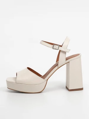 Foto van product Sandalen met plateauzool Jonak wit