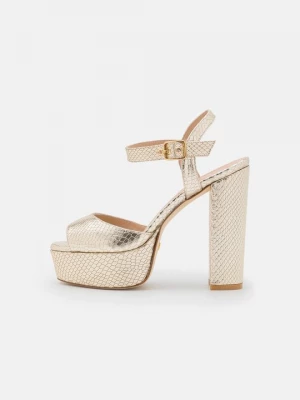 Foto van product Sandalen met plateauzool Stuart Weitzman goudkleurig