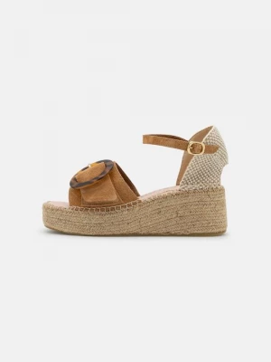 Foto van product Sandalen met sleehak Macarena beżowy
